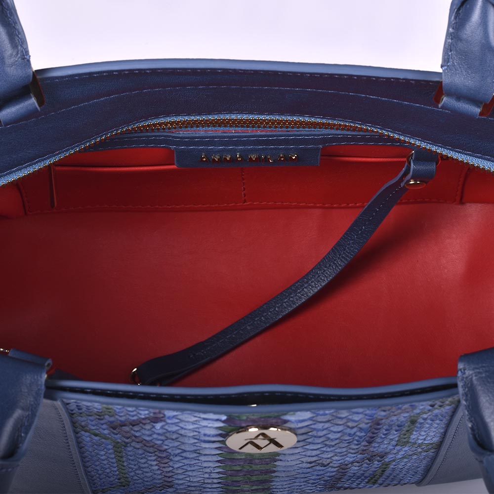 bolso de cuero rojo