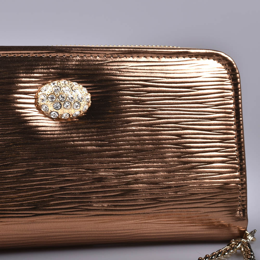 Cartera con adorno