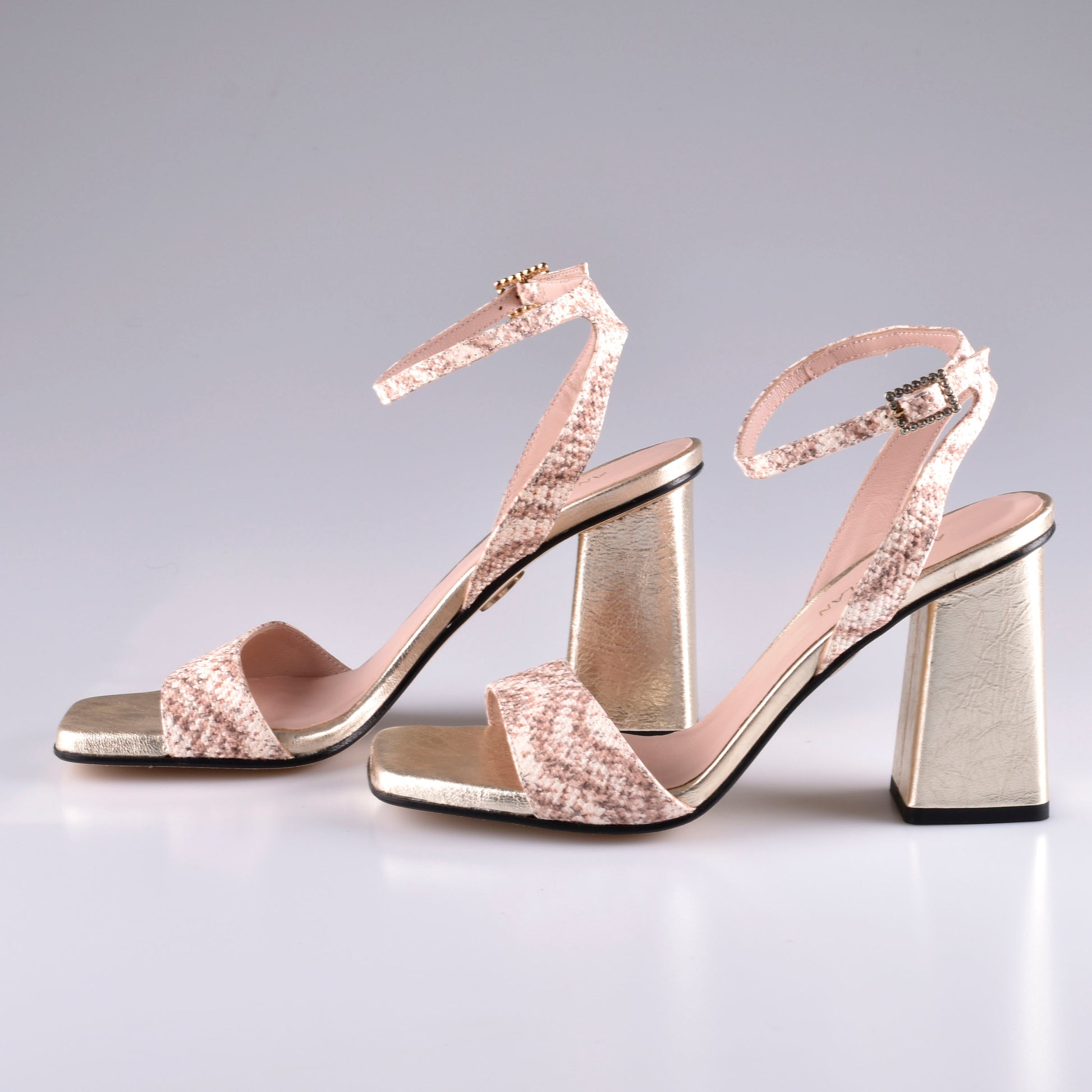 sandalias mujer tacón alto de cuero dorado