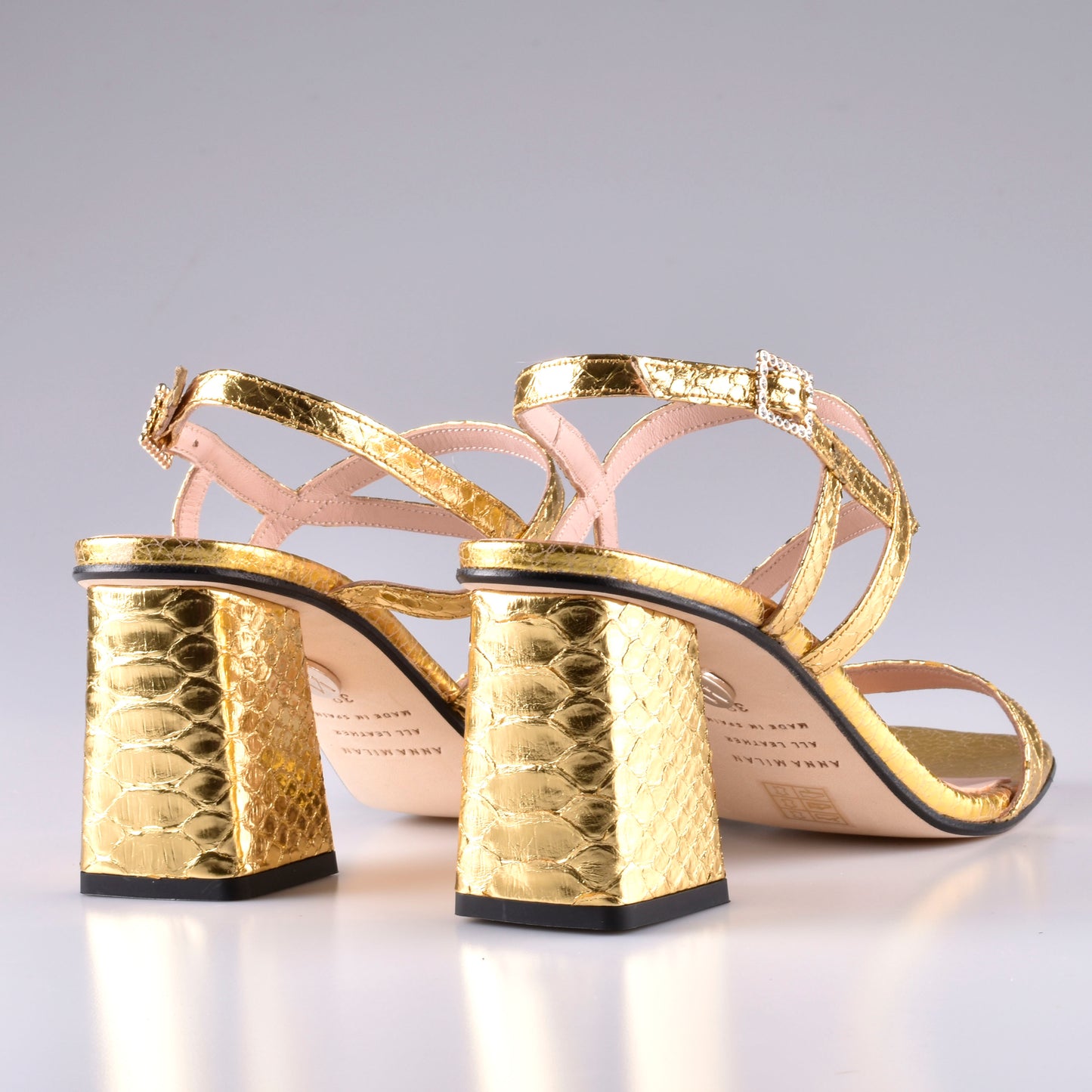 sandalias mujer tacón alto cuero dorado