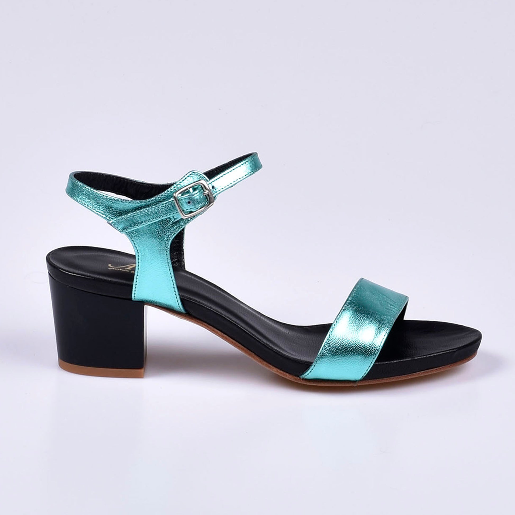 sandalias mujer cuero celeste