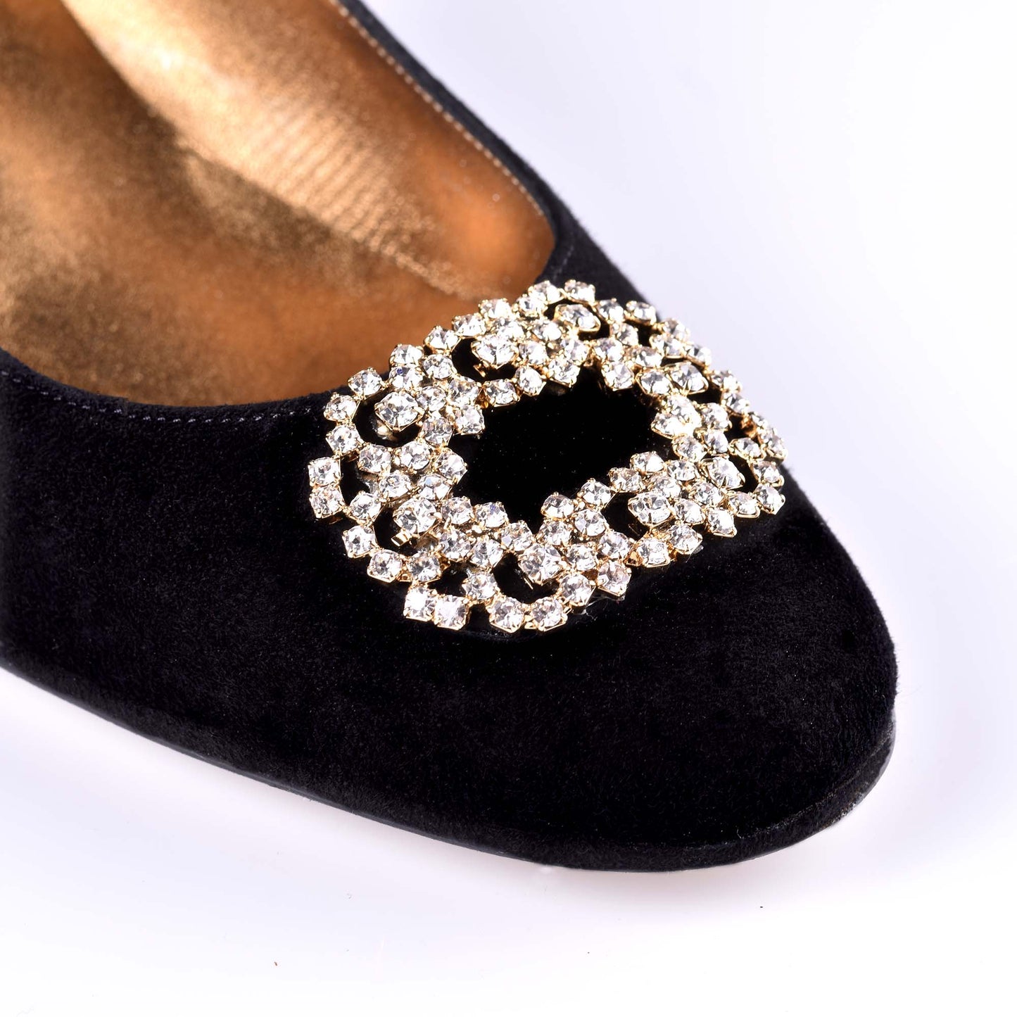 zapato con adorno de piedras