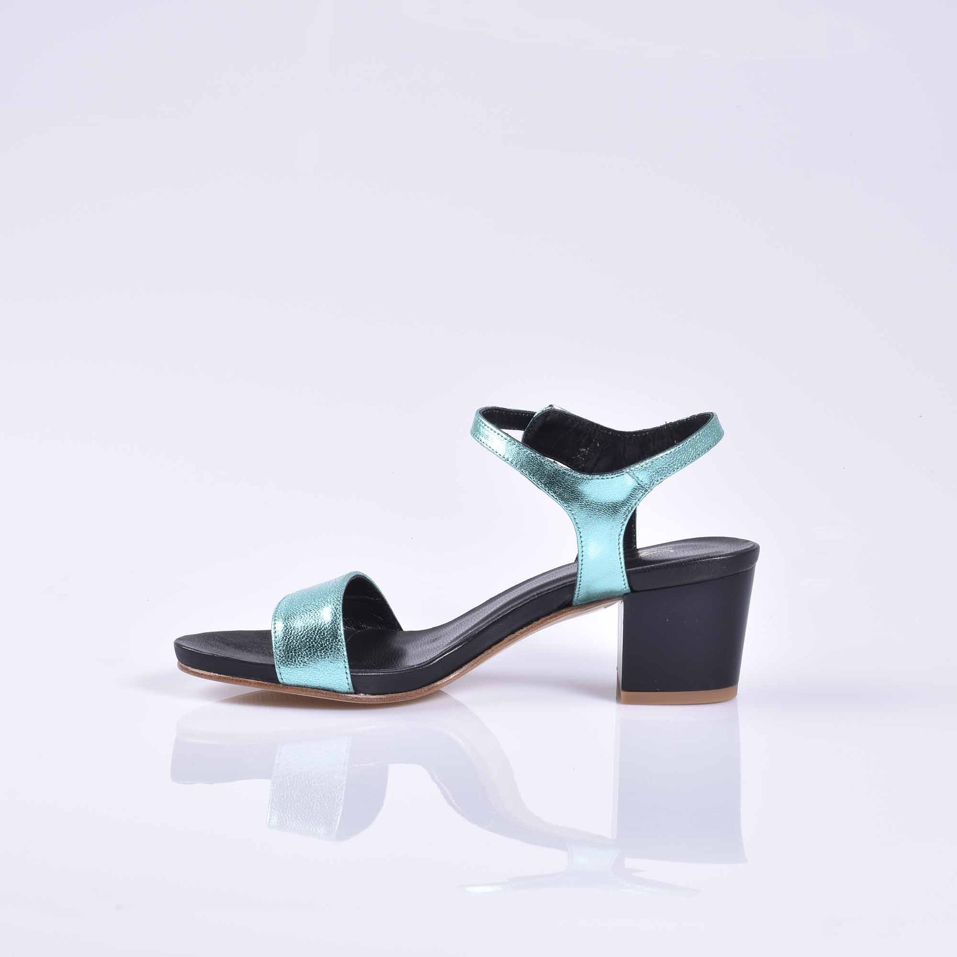 sandalias mujer cuero celeste