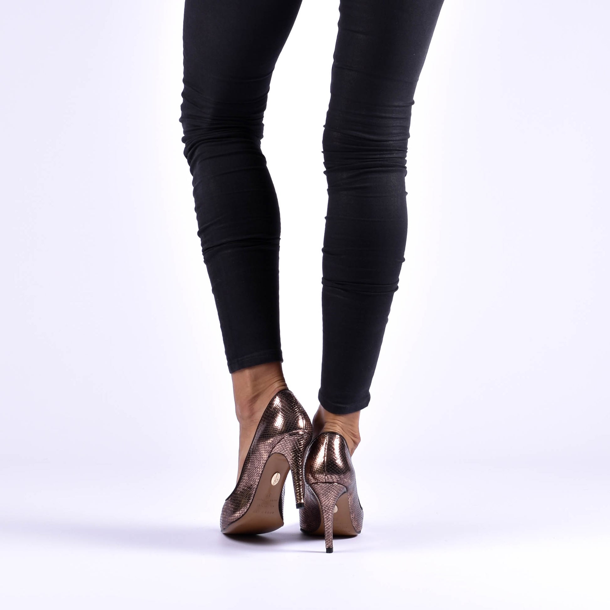 zapatos mujer tacon alto color oro