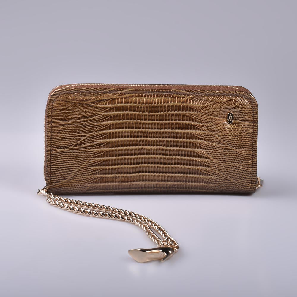 Cartera de mujer y adorno