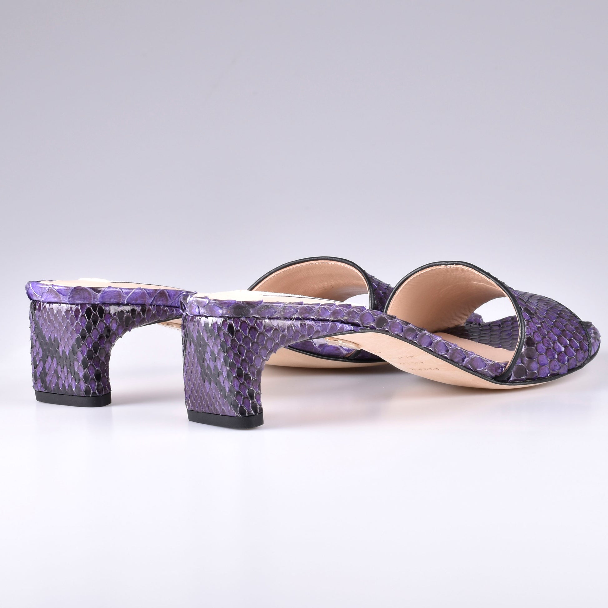 sandalias pitón violeta